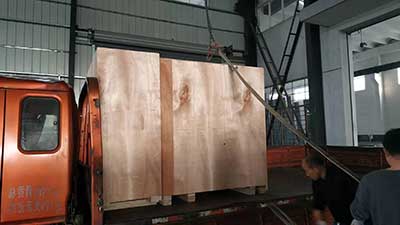 洗脫機(jī),烘干機(jī),折疊機(jī),裝箱發(fā)往?新加坡。